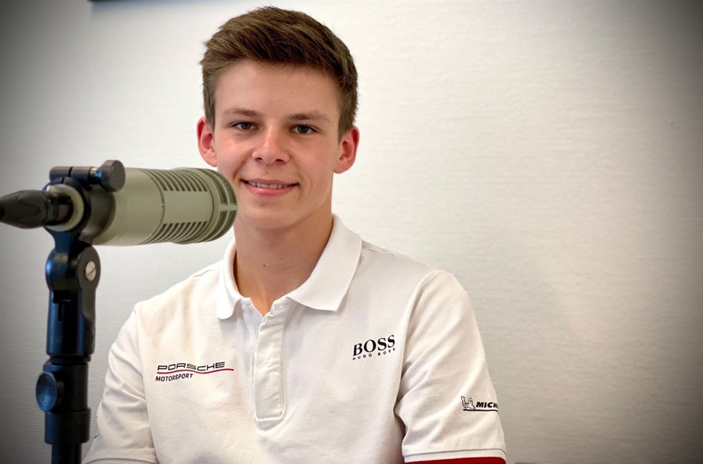 Bastian Buus i DASUs podcast Det ternede flag.